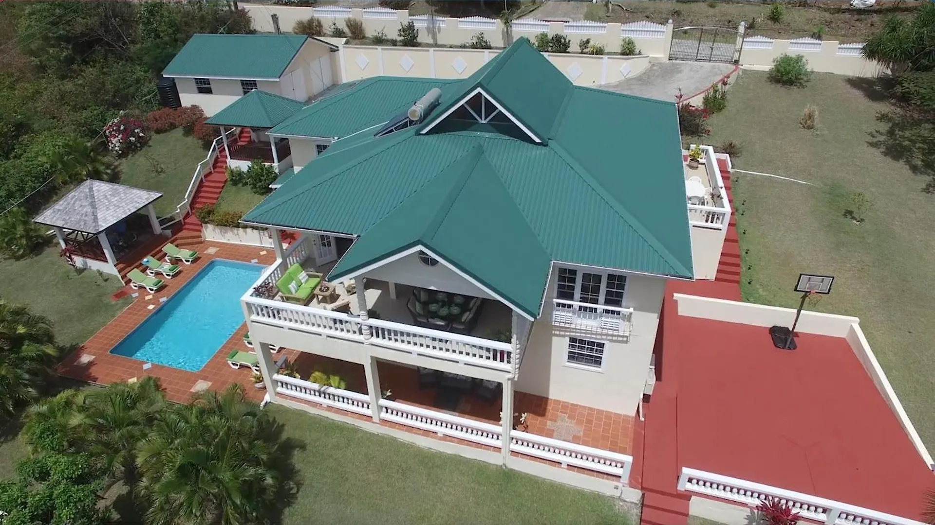 Beautiful 5-Bed Villa With Views And Pool - Decaj Villa Cap Estate
