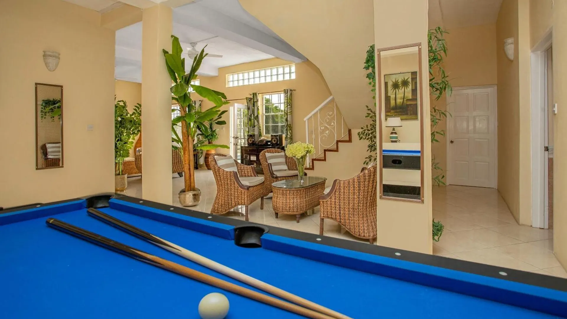 Beautiful 5-Bed Villa With Views And Pool - Decaj Villa Cap Estate
