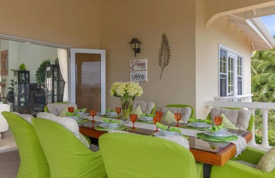 Beautiful 5-Bed Villa With Views And Pool - Decaj Villa Cap Estate