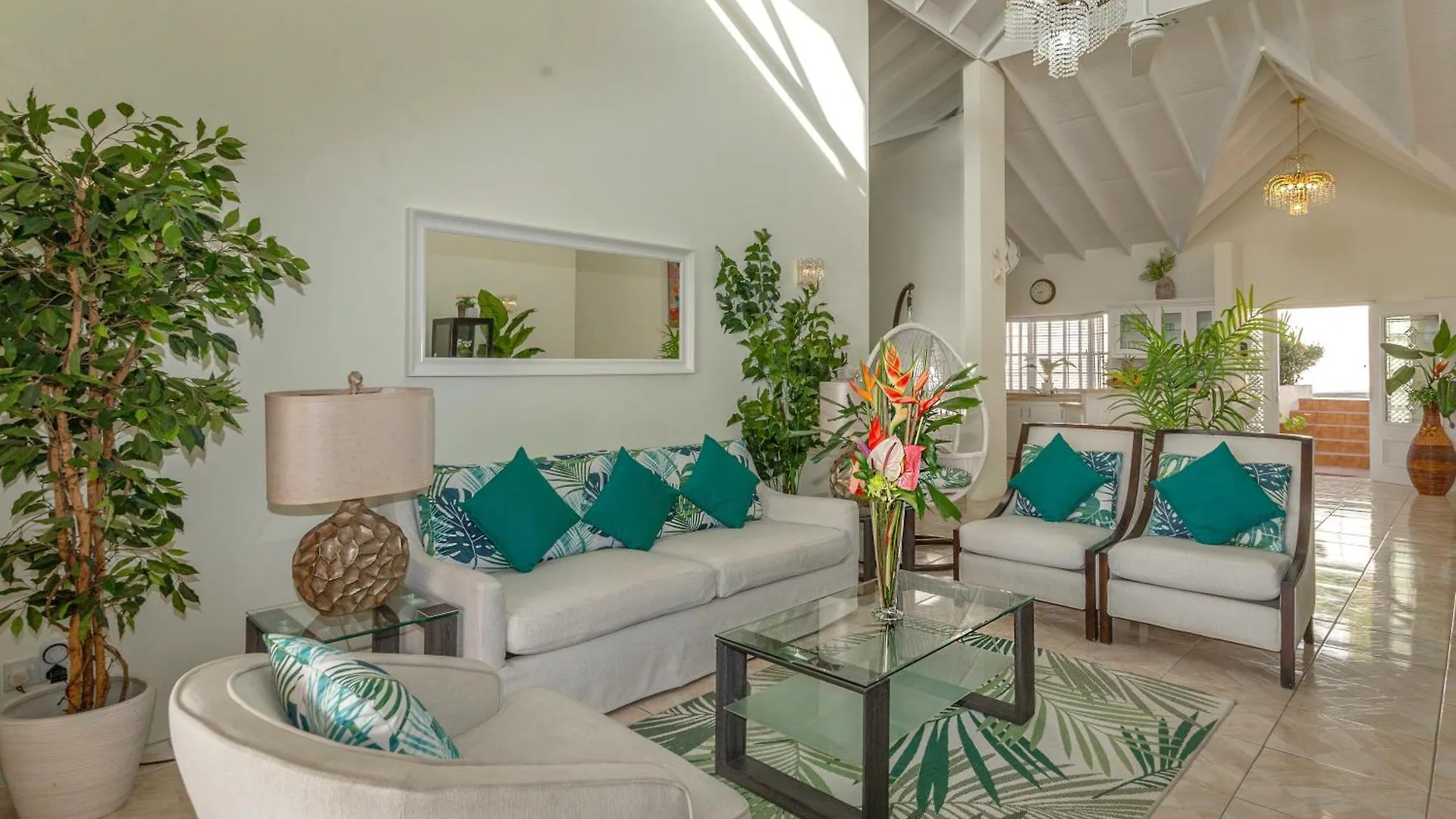 Beautiful 5-Bed Villa With Views And Pool - Decaj Villa Cap Estate