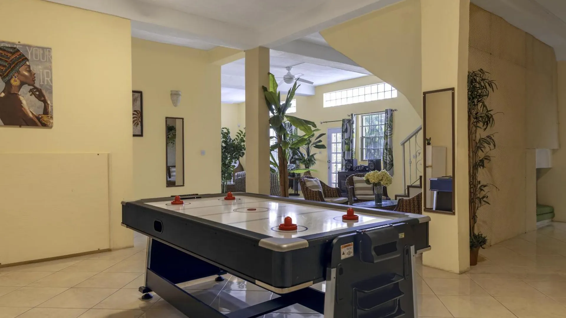 Beautiful 5-Bed Villa With Views And Pool - Decaj Villa Cap Estate