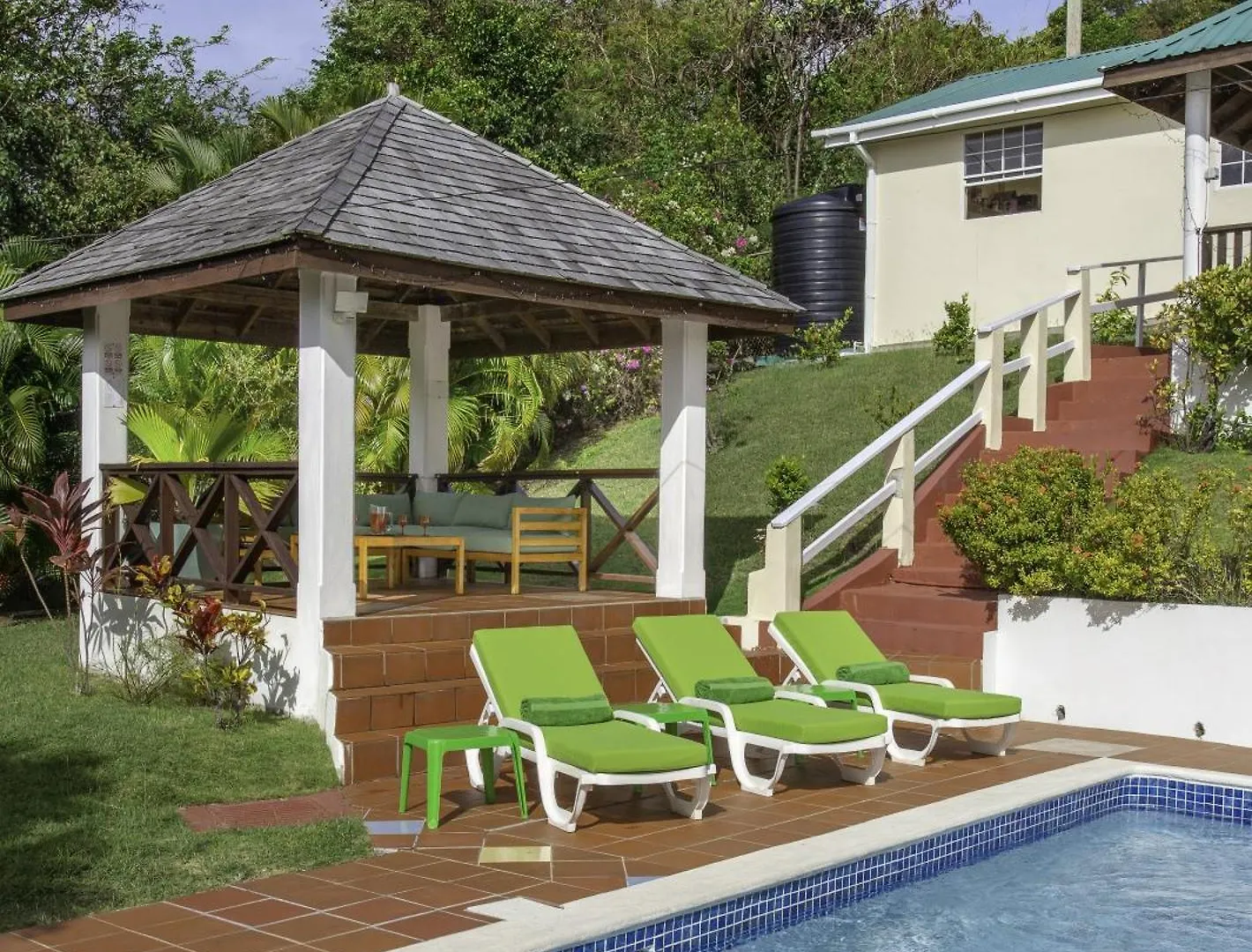 Beautiful 5-Bed Villa With Views And Pool - Decaj Villa Cap Estate