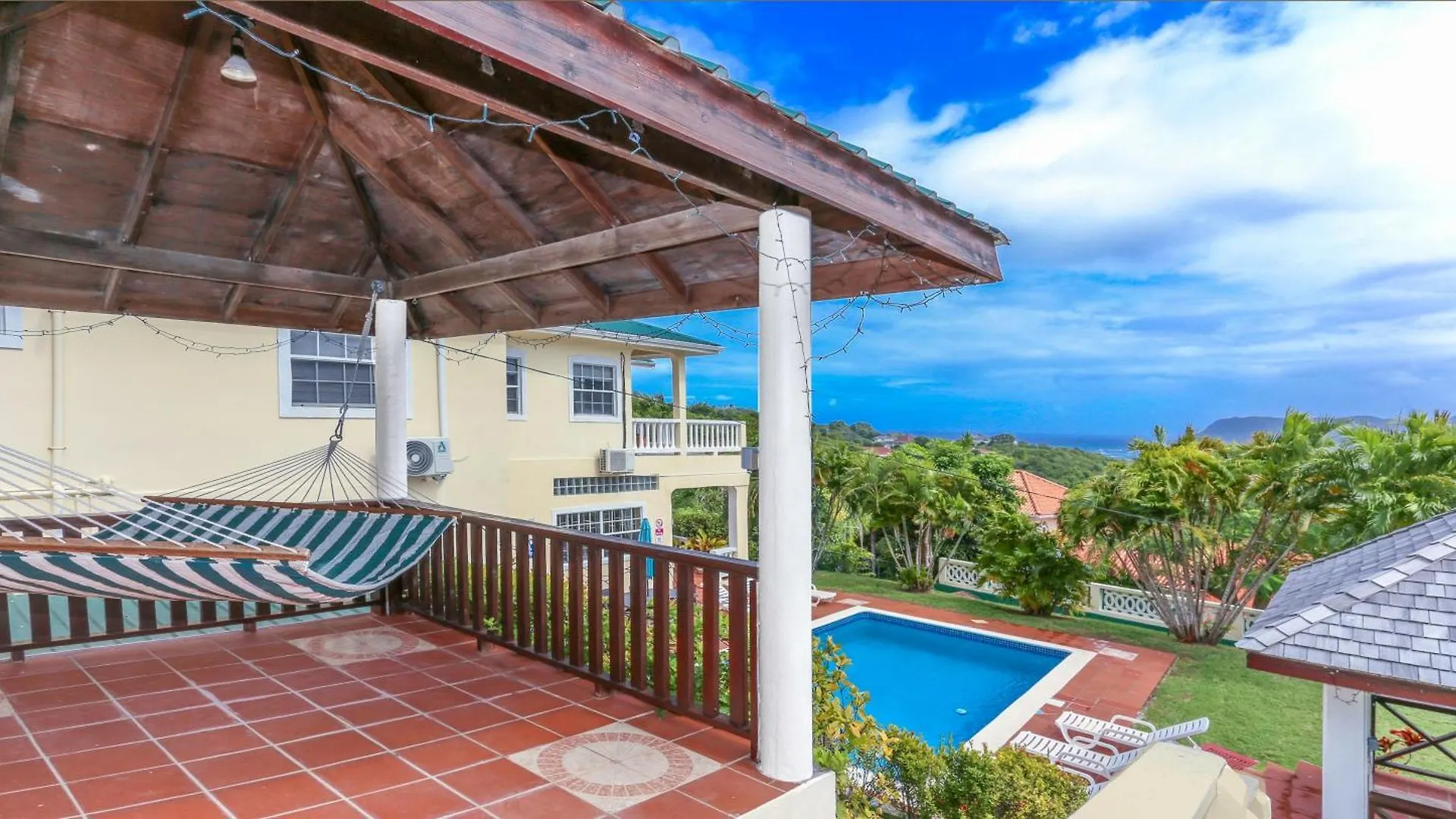 Beautiful 5-Bed Villa With Views And Pool - Decaj Villa Cap Estate