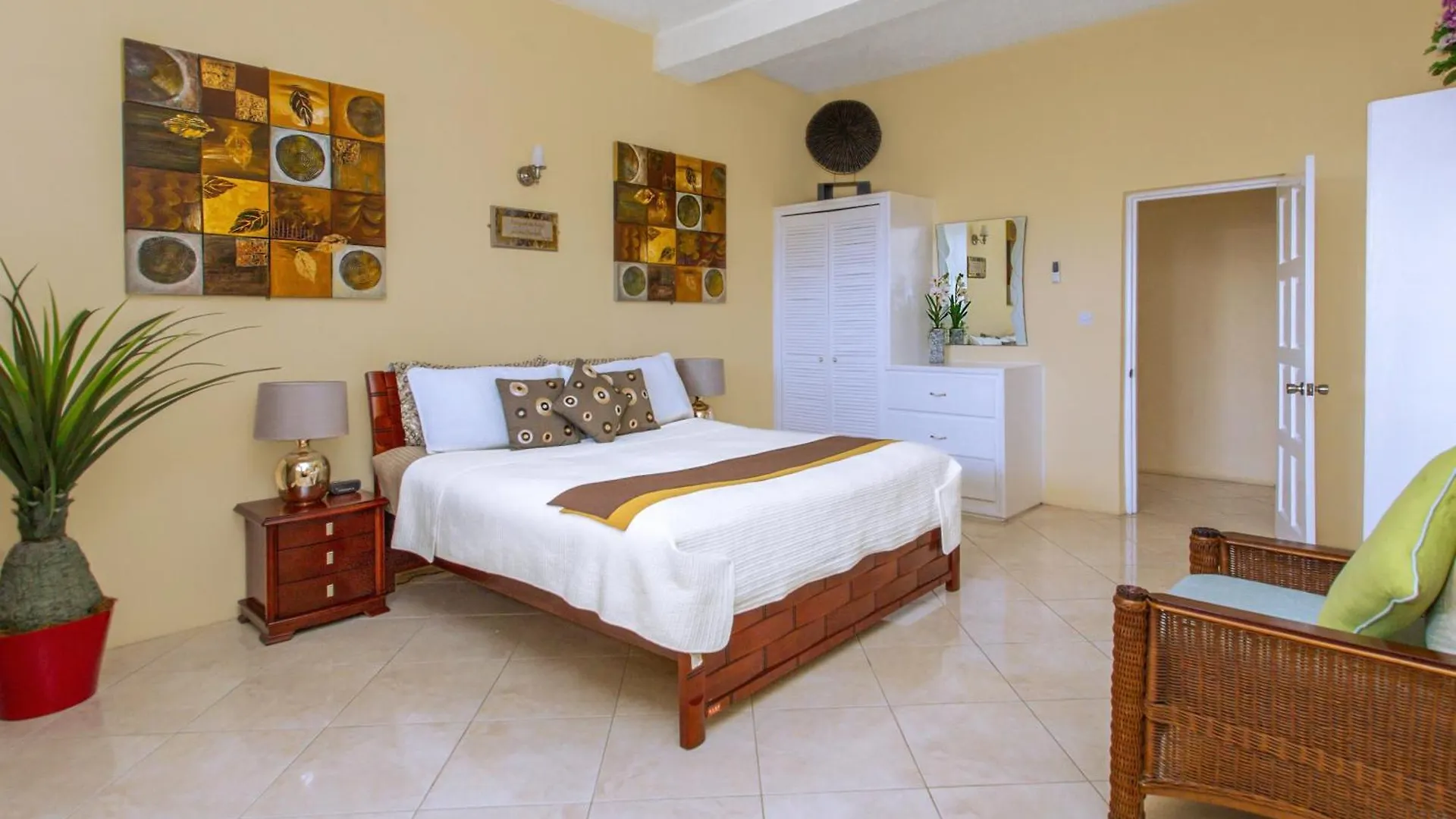 Beautiful 5-Bed Villa With Views And Pool - Decaj Villa Cap Estate