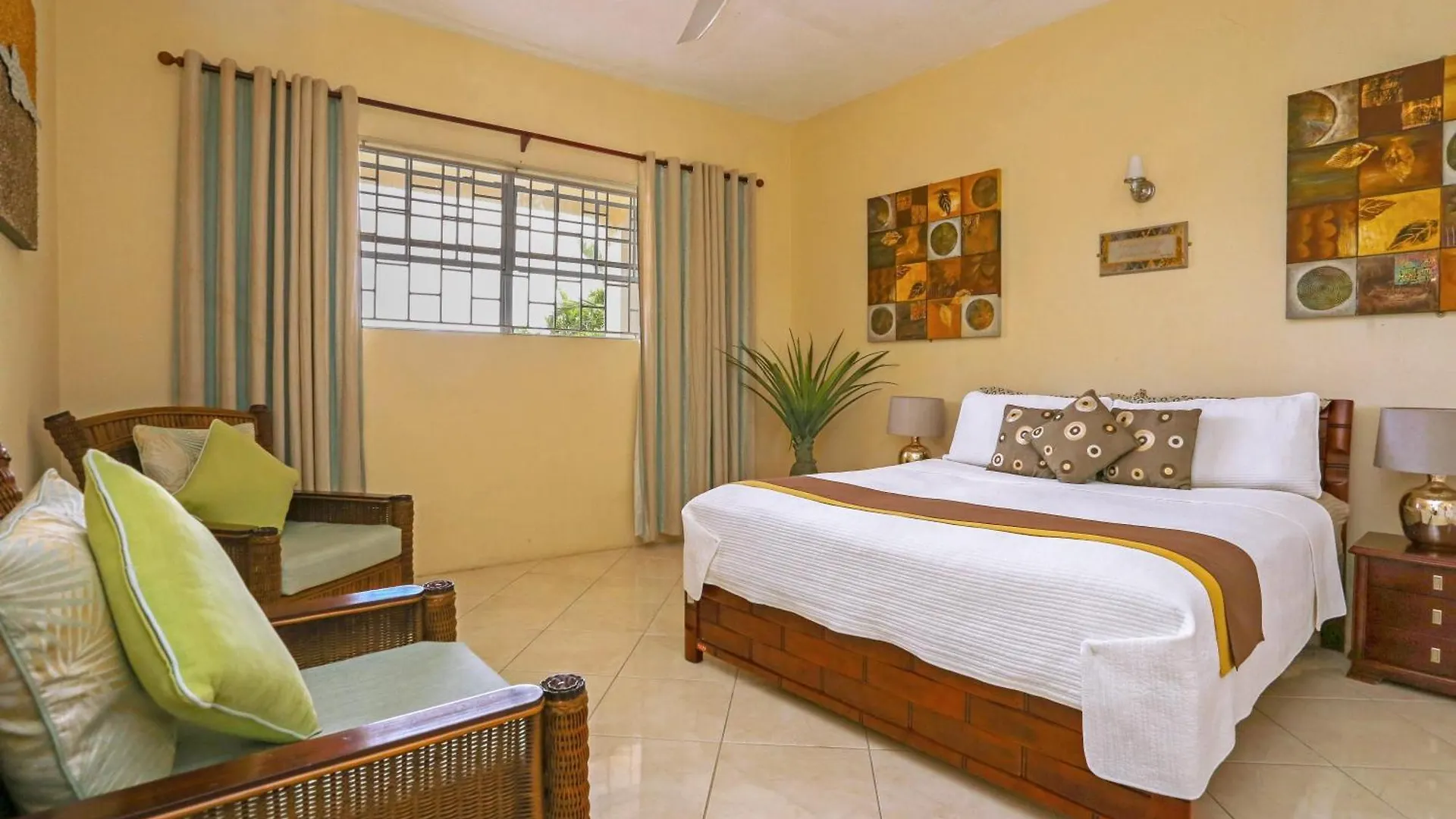 Beautiful 5-Bed Villa With Views And Pool - Decaj Villa Cap Estate