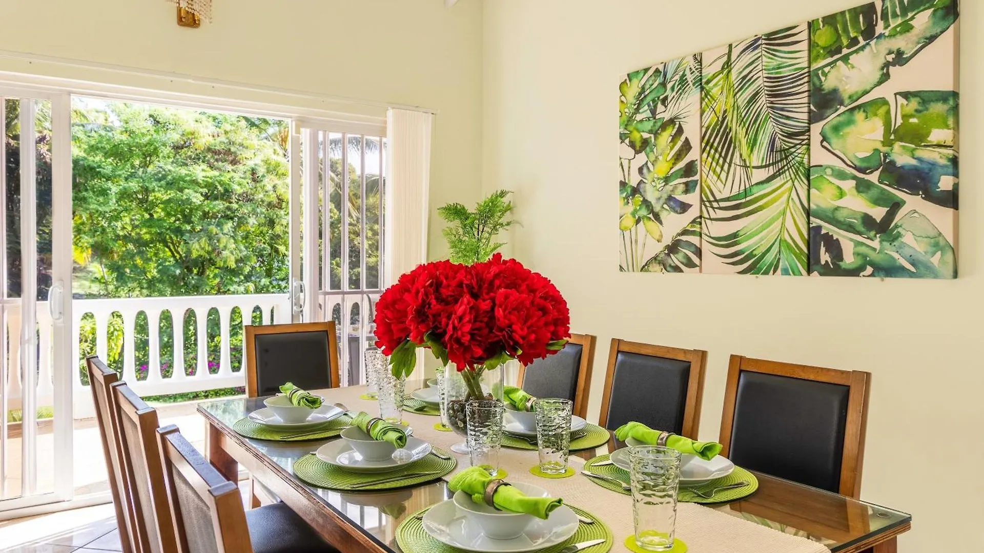Beautiful 5-Bed Villa With Views And Pool - Decaj Villa Cap Estate