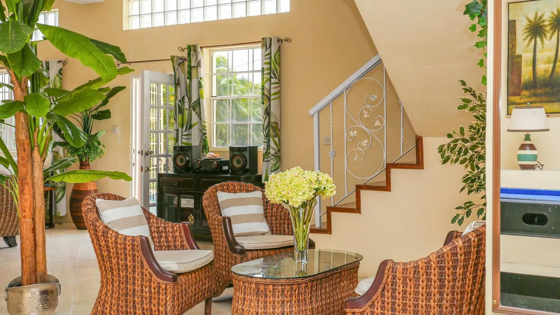 Beautiful 5-Bed Villa With Views And Pool - Decaj Villa Cap Estate