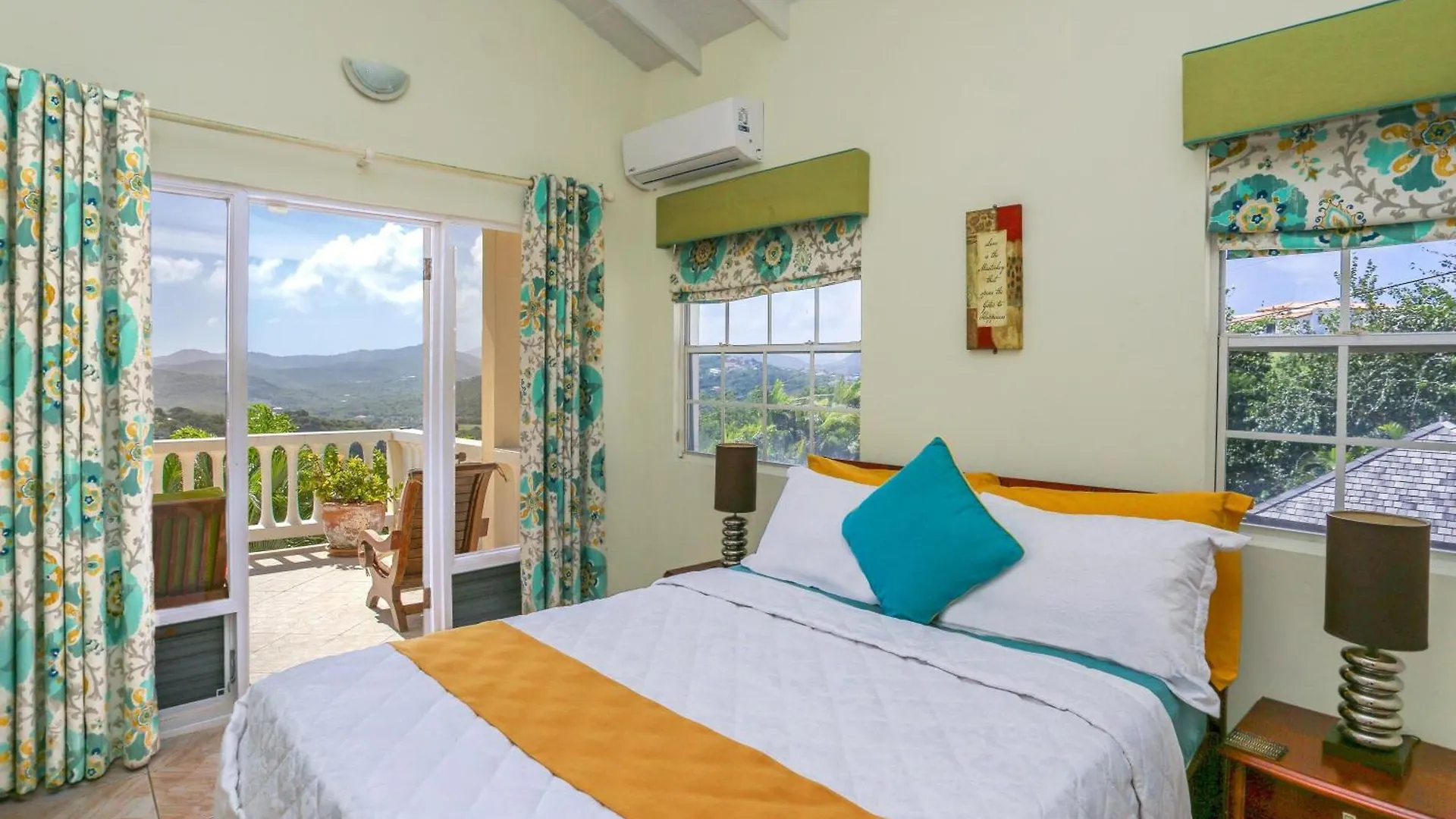 Beautiful 5-Bed Villa With Views And Pool - Decaj Villa Cap Estate