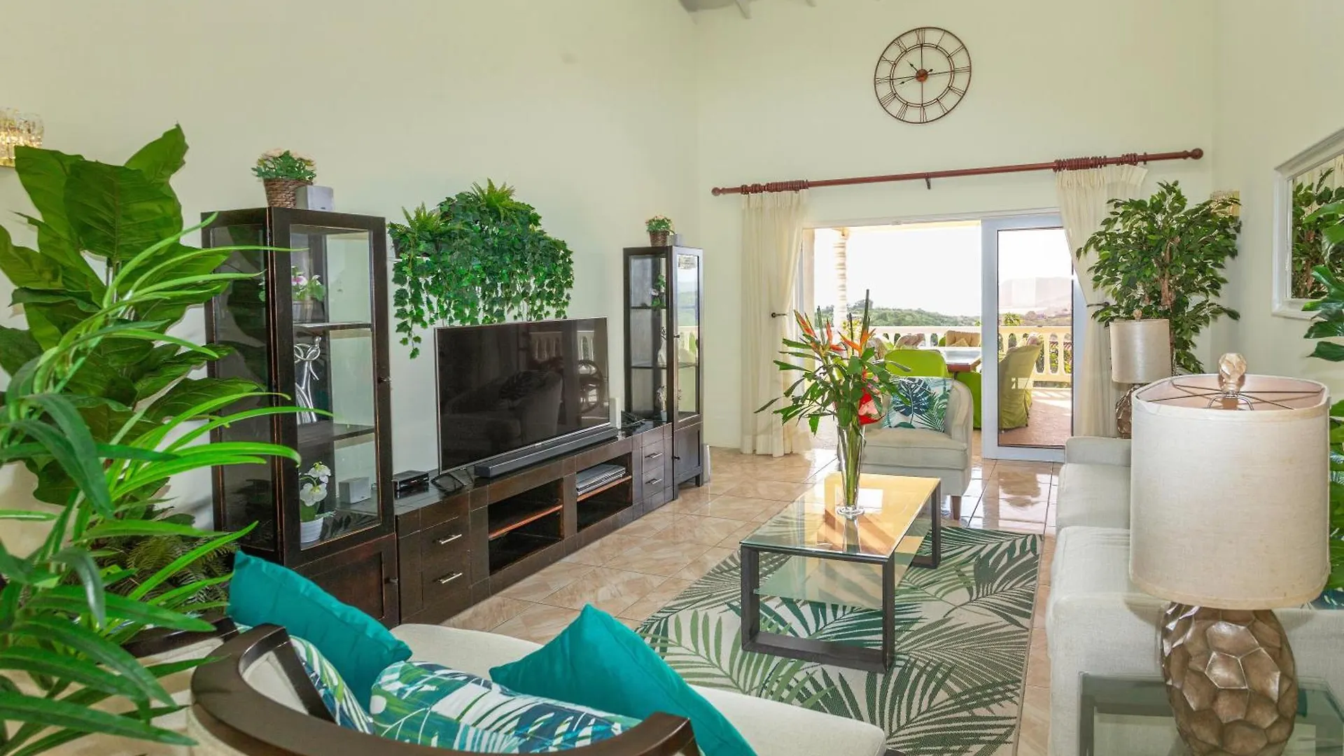 Beautiful 5-Bed Villa With Views And Pool - Decaj Villa Cap Estate