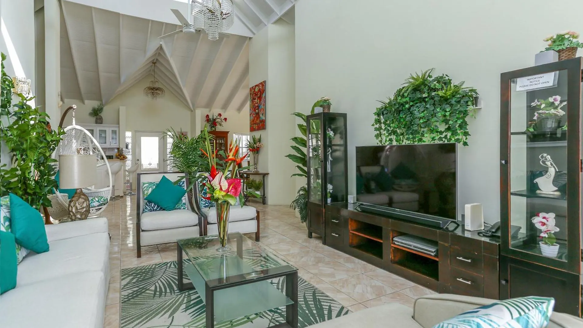 Beautiful 5-Bed Villa With Views And Pool - Decaj Villa Cap Estate 0*,