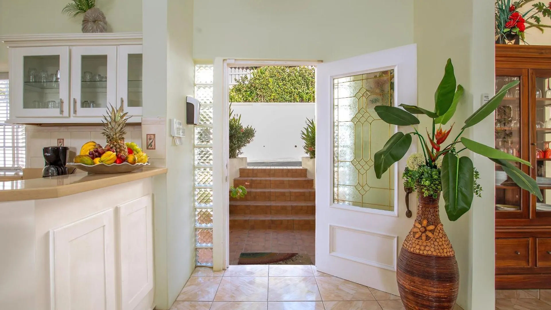 Beautiful 5-Bed Villa With Views And Pool - Decaj Villa Cap Estate 0*,