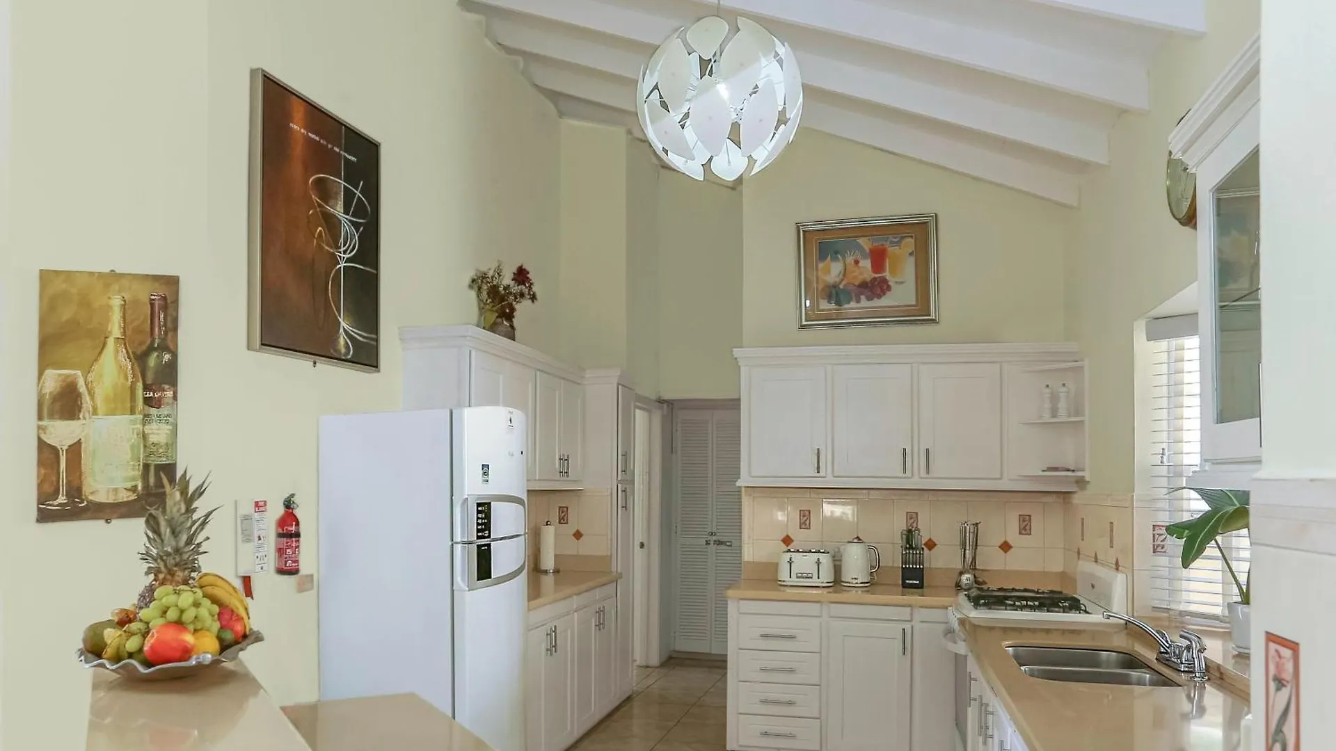 Beautiful 5-Bed Villa With Views And Pool - Decaj Villa Cap Estate