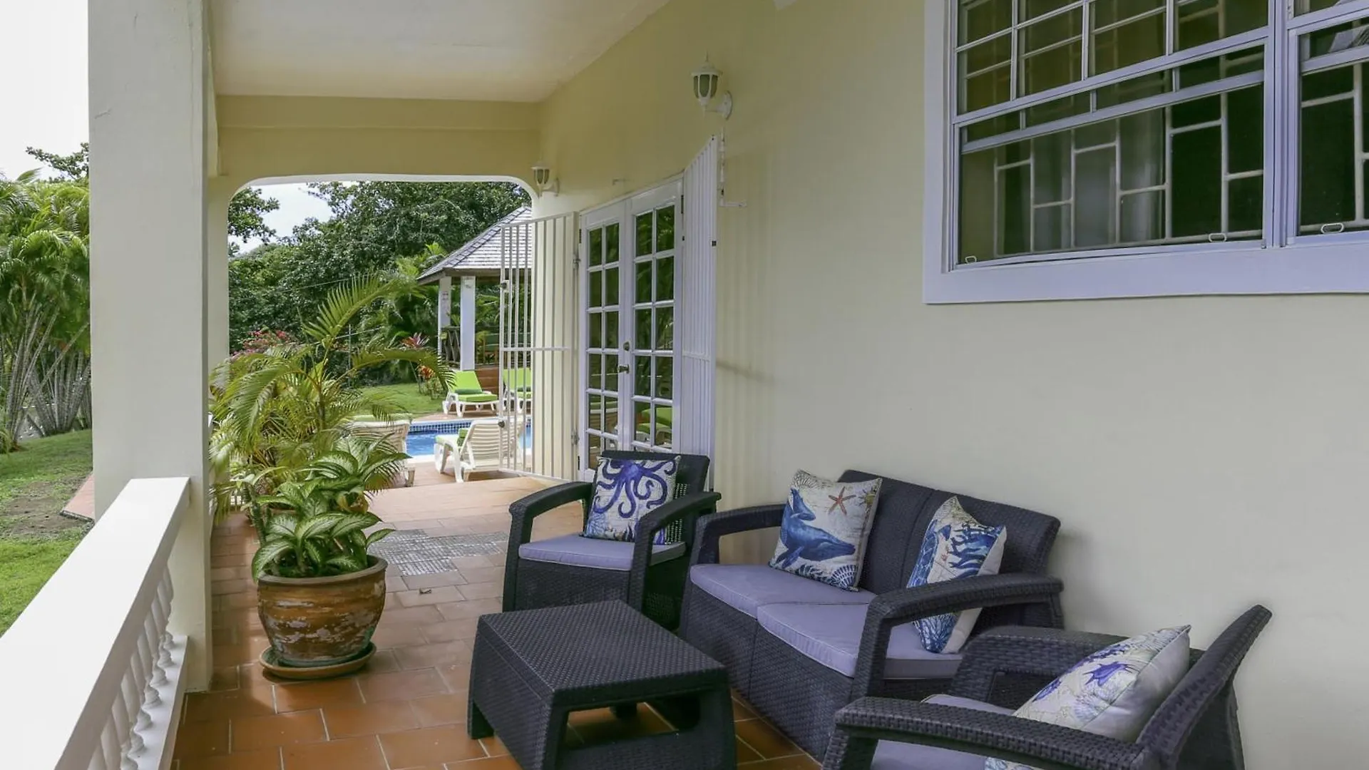 Beautiful 5-Bed Villa With Views And Pool - Decaj Villa Cap Estate